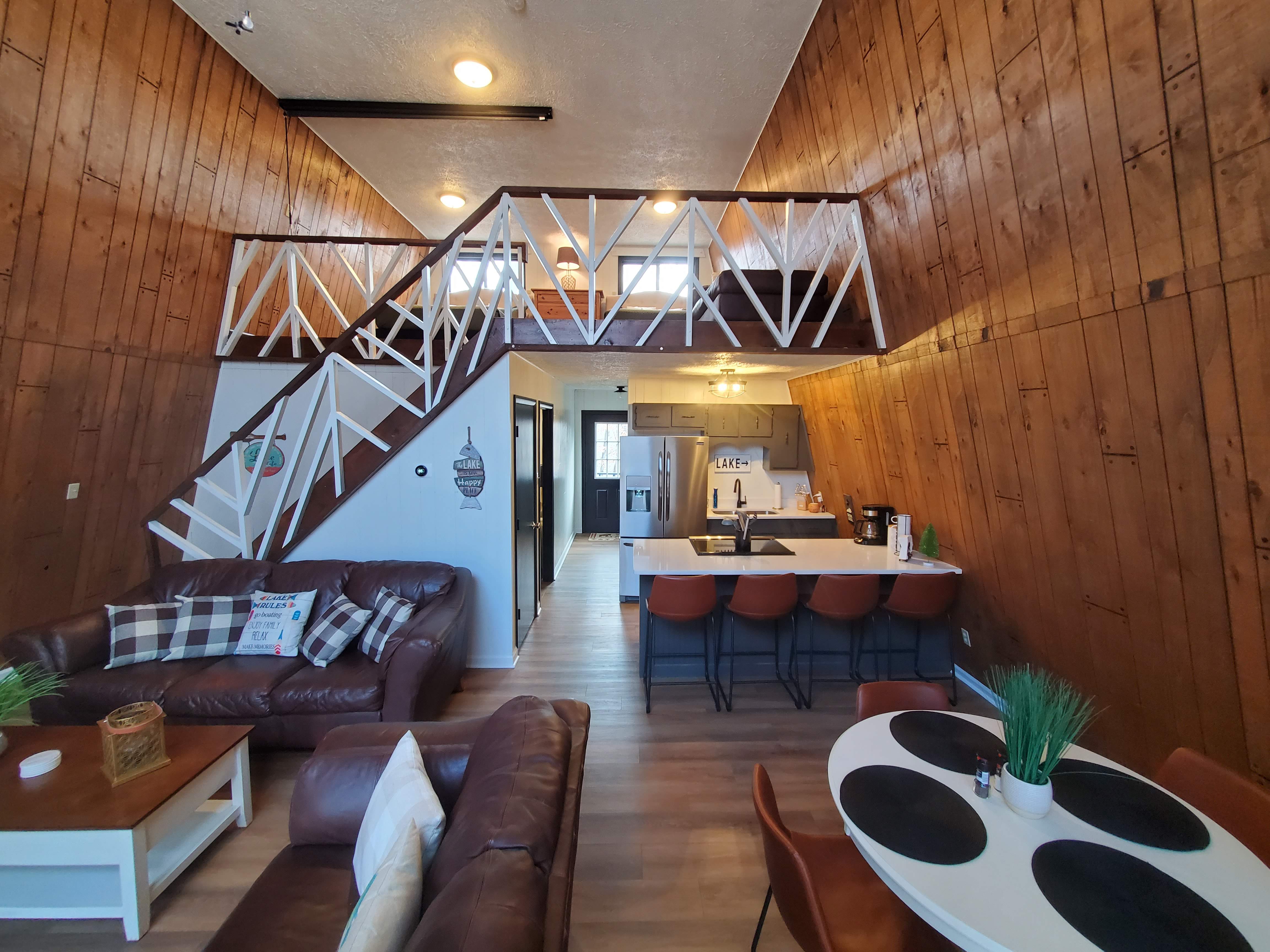 Take a 3-D Tour of Weekend at Bernie's Cabin at Lake Cumberland