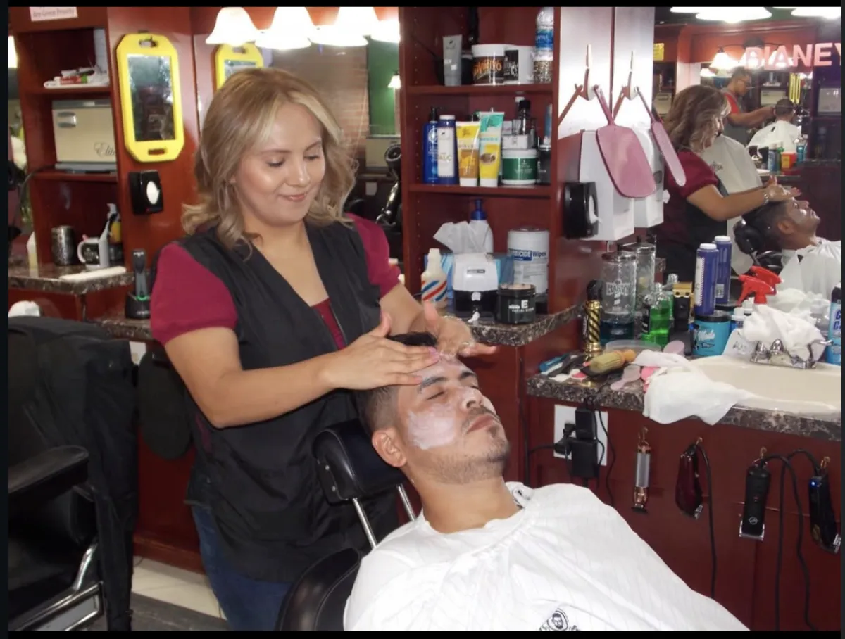 man hair trimming mans hair