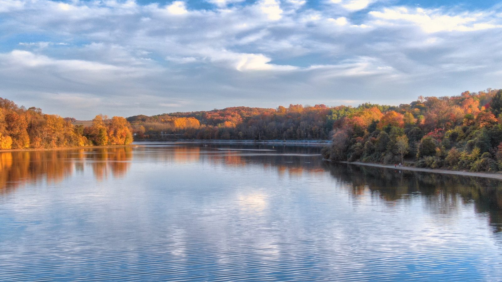 Where Do Locals Go for Fall Color? Lake Redman and Lake Williams