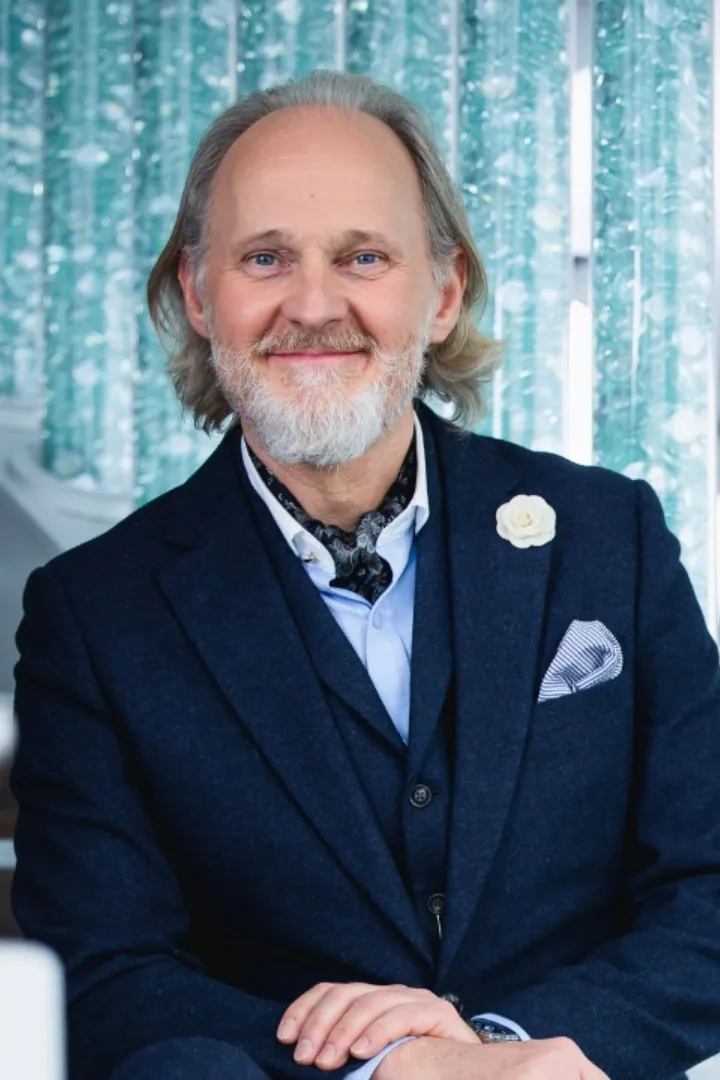 Portrait von Burghard B. Oeverhaus Coach für Stressmanagement & Mind Balance im Wechsel im Wandel Premium Club