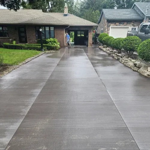 Dallas Concrete Pros builds and installs Driveway