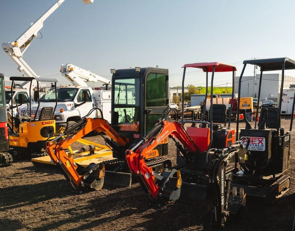 Backyard mini excavator machine available – Single Equipment