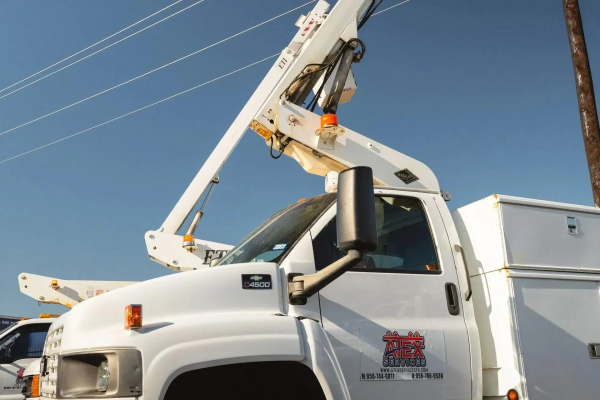 Bucket trucks for lift operations – ATEX Rentals Laredo