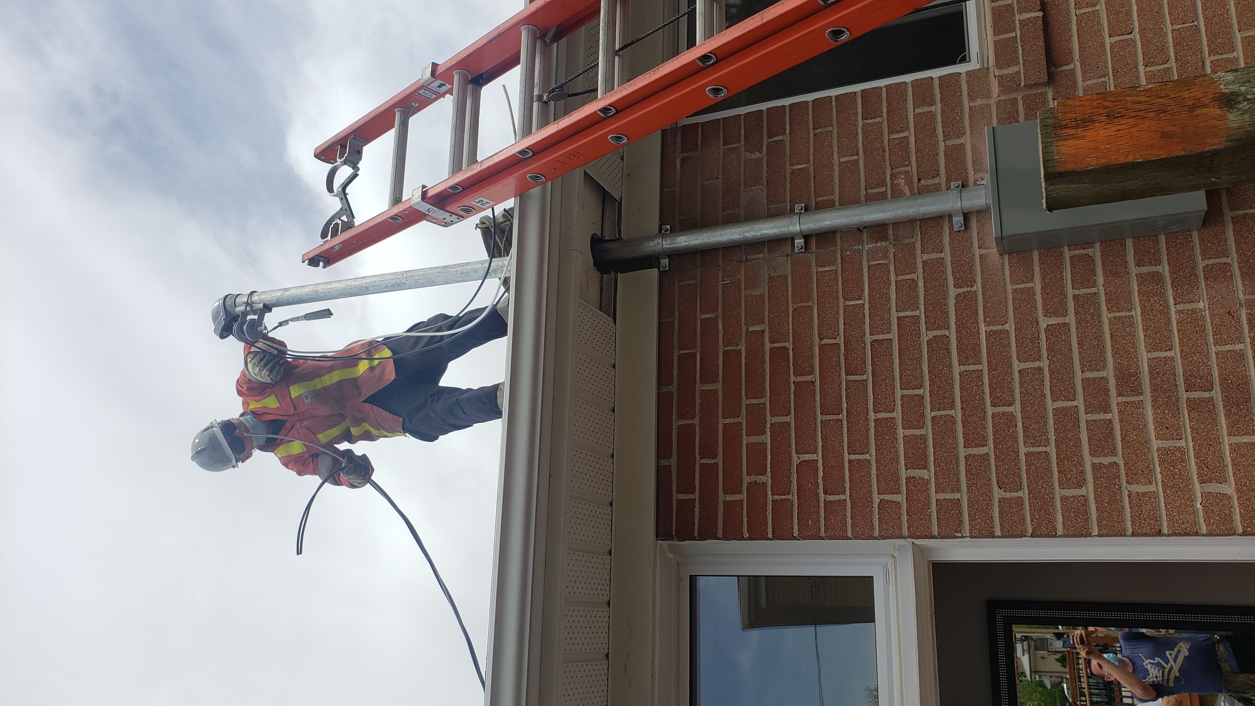 A hand holds a jump rope, ready to exercise.