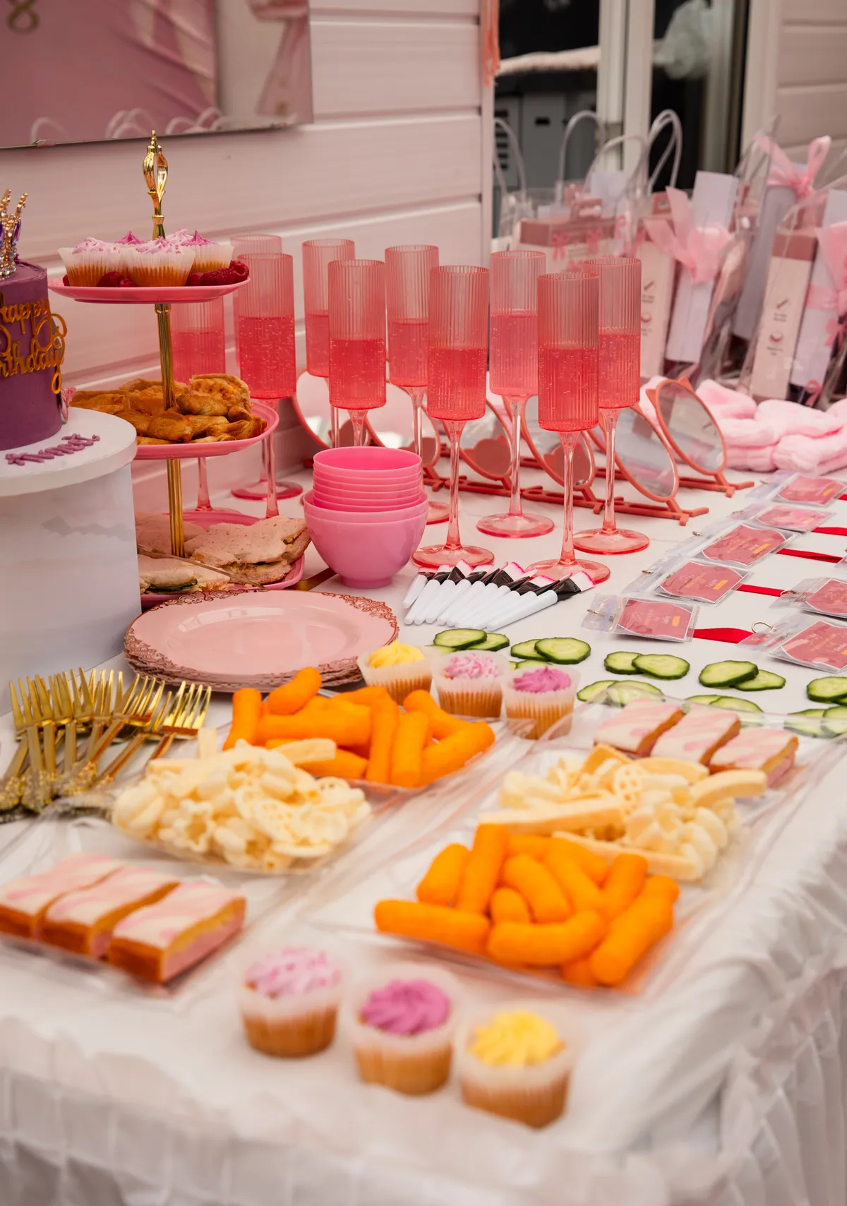 Elegant styled cake display with balloons