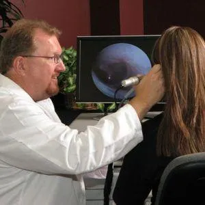 Hearing specialist conducting a earing exam. 