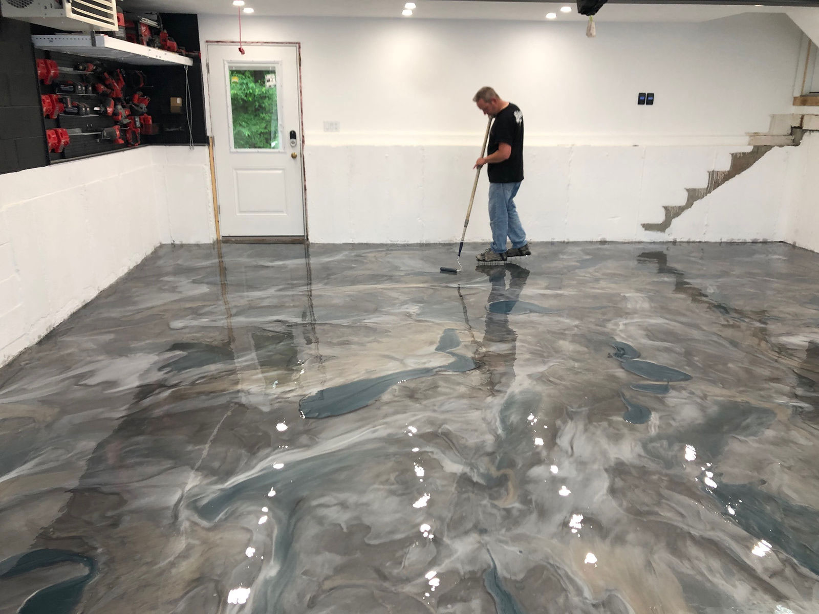 Before and after garage epoxy flooring Toronto transformation