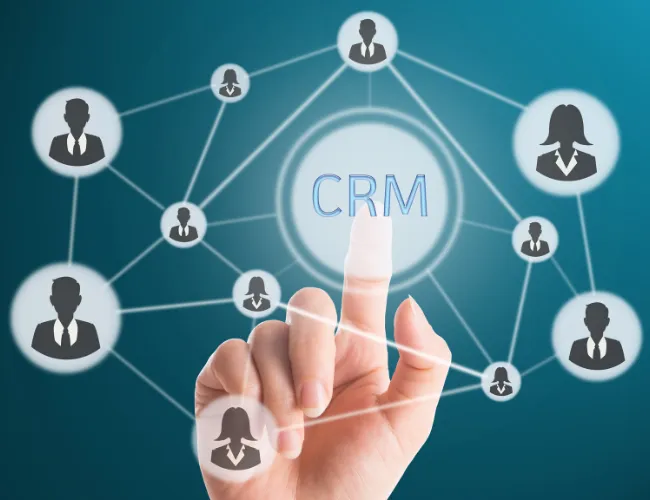 Φωτγραφία που δείχνει το CRM και την διαχείρηση πελατών