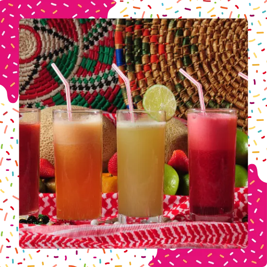 Aguas frescas frutales preparadas en La Michoacana Top's Ice Cream Parlor