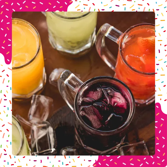 Bebidas mexicanas frías listas para disfrutar en San Bernardino