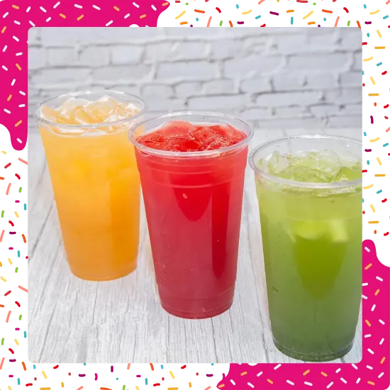 Bebidas mexicanas frescas listas para disfrutar en Canoga Park