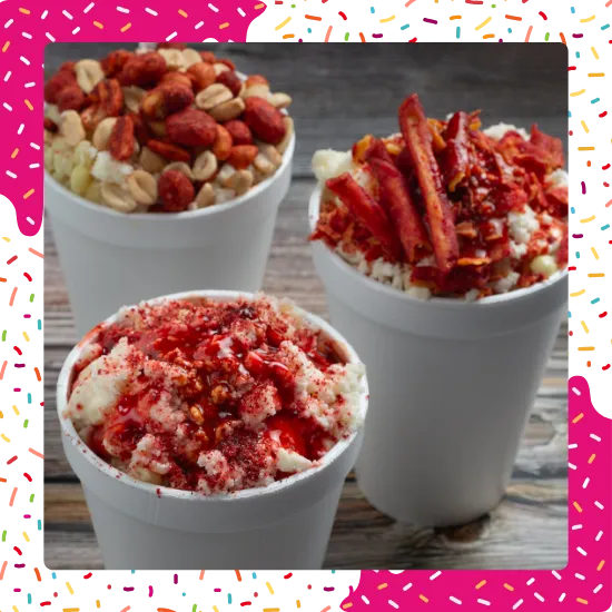 Botanas frescas preparadas en La Michoacana Top's Ice Cream Parlor