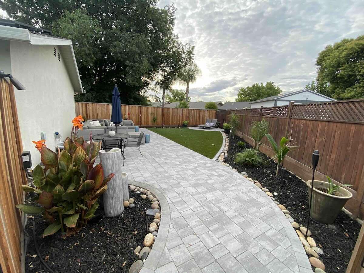 paver patio and turf creating an outdoor living design