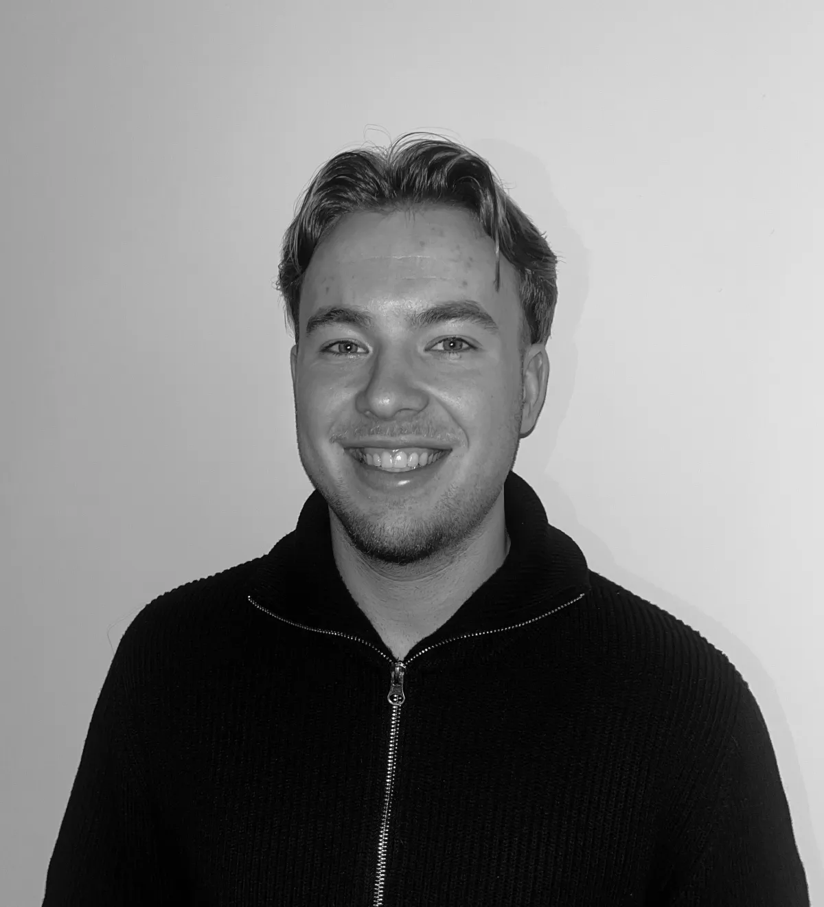 Wessel, eigenaar van VormVooruit, lachend op profielfoto