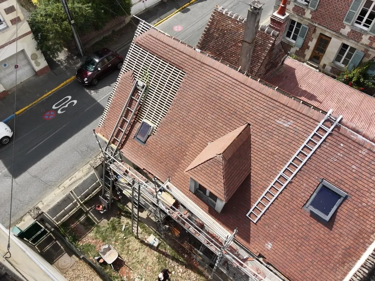 Comment savoir si votre toiture nécessite une réparation ou une rénovation complète