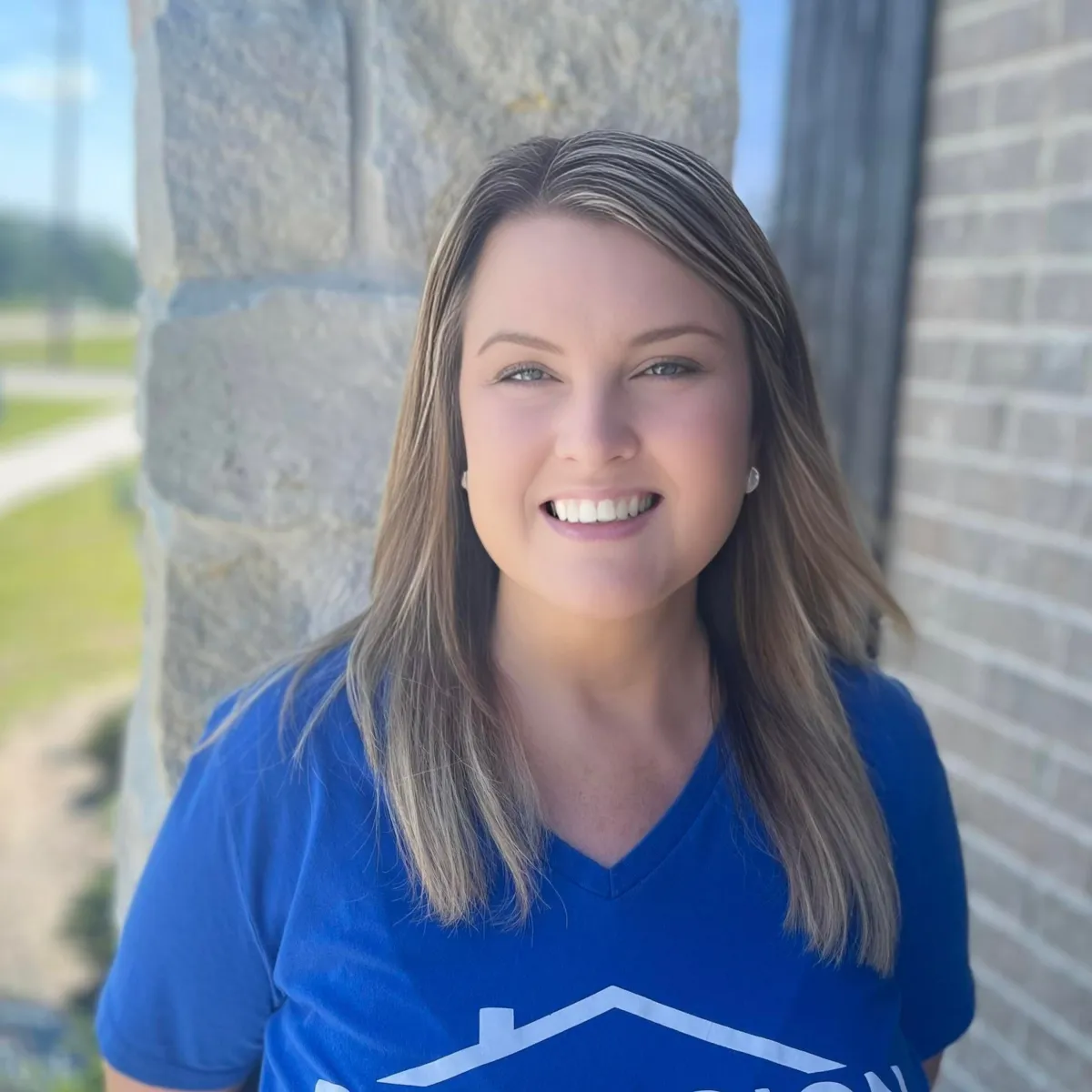 headshot of Lindsay's Sales Client, Amber S. who wrote the review below.