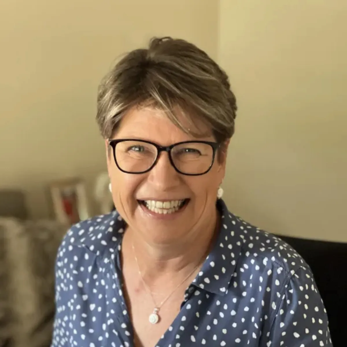 Headshot of Lindsay's client Natalie S., who provided the review below the picture