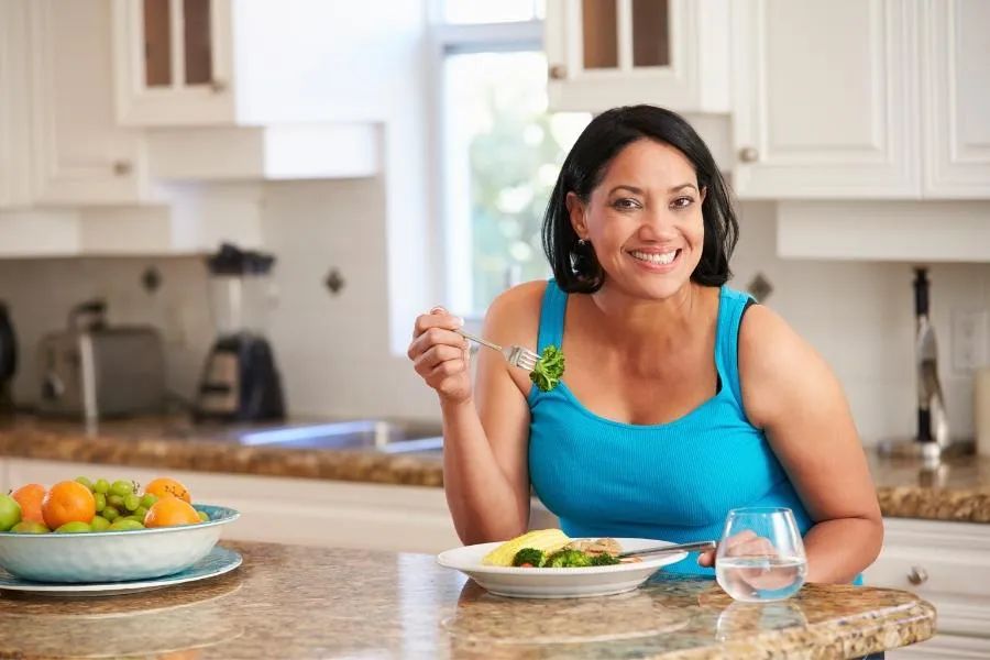 woman eating healthy food