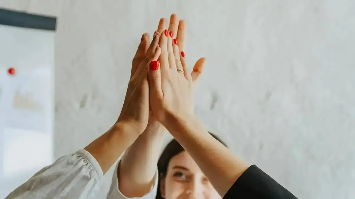 Collaboration entre clients et conseiller en gestion de patrimoine autour de documents financiers