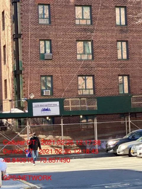 A building with scaffolding in Parkchester, Bronx, where pedestrians and workers may face falling debris, trip hazards, or other construction-related dangers. Our Bronx personal injury lawyers help victims seek compensation for scaffold-related accidents and unsafe property conditions