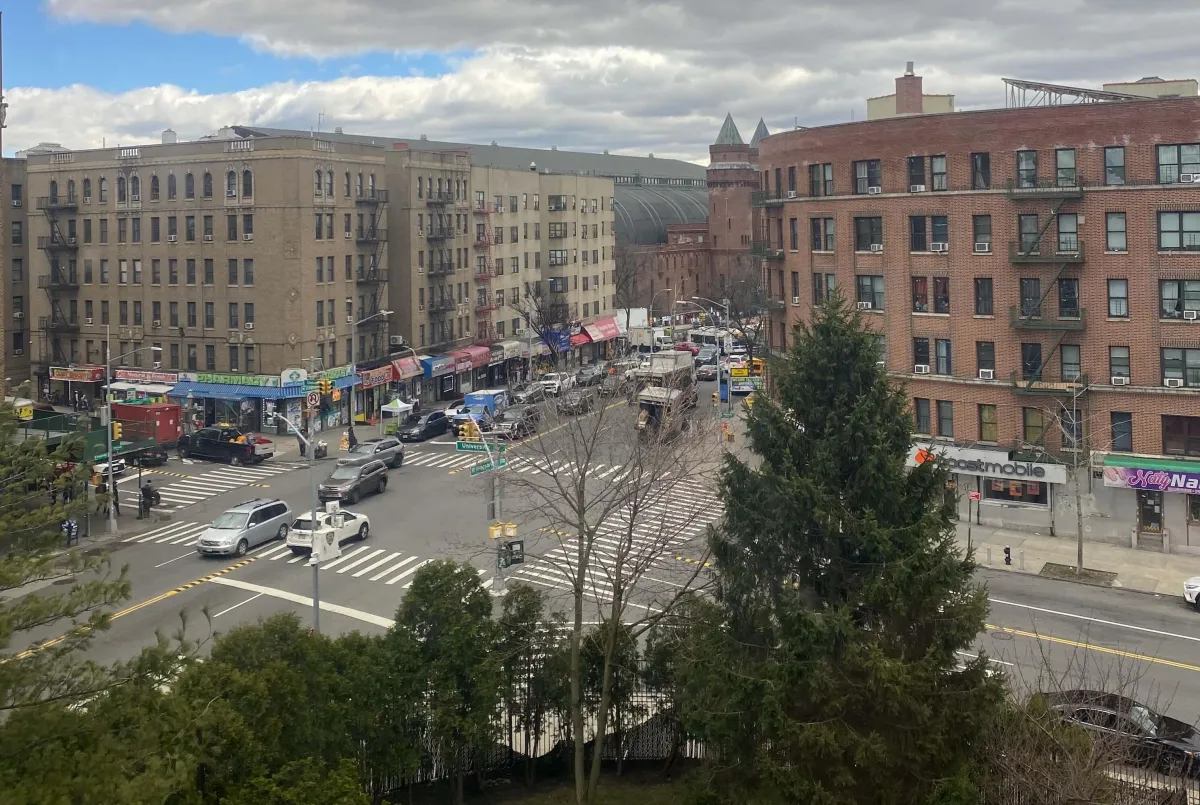 An image of the intersection at University Avenue and West Kingsbridge Road in the Bronx, showcasing the surrounding area. This location page provides legal representation for personal injury victims in Kingsbridge.