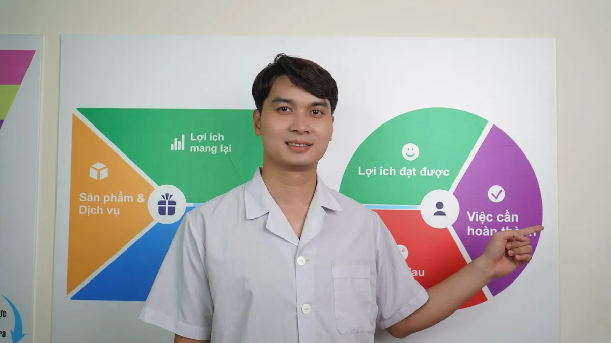 Bác sĩ Nguyễn Minh Tú tư vấn sức khỏe xương khớp cho người bệnh
