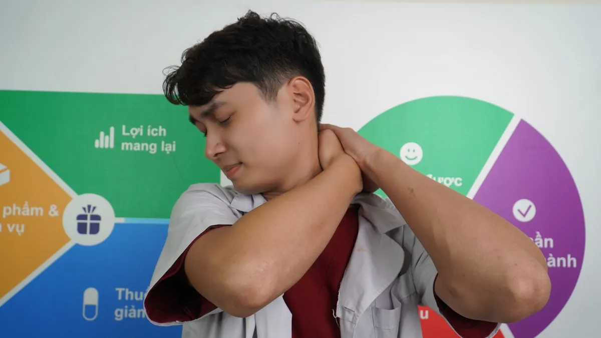 Bác sĩ Tú minh họa đau cổ vai gáy và cách phục hồi