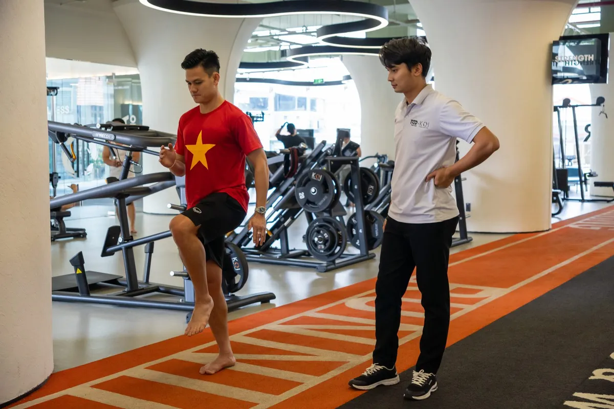 Bác sĩ Tú hướng dẫn bài tập phục hồi chức năng khớp gối