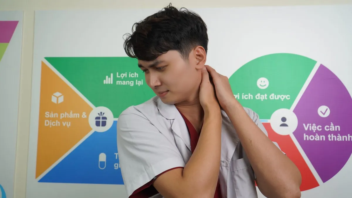 Bác sĩ Tú minh họa đau vùng cổ – gáy