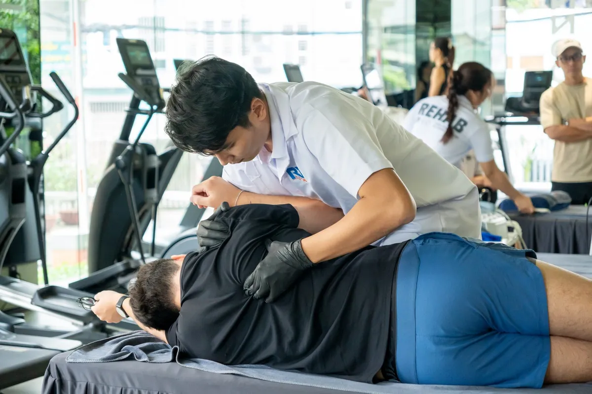 Gai cột sống có hết không? Uống gì, tập gì cho đỡ đau