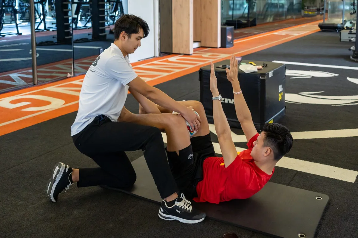 Bác sĩ Tú hướng dẫn bài tập phục hồi chức năng khớp gối