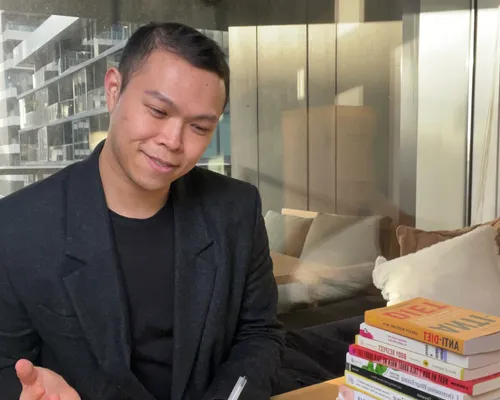 Calling a binge eating specialised dietitian