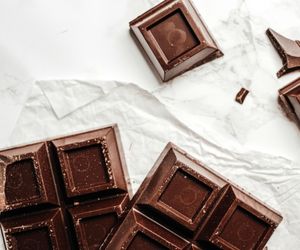 Photo of choolate to symbolise regaining control around food and cravings