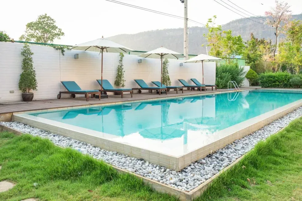 swimming pool cleaning service