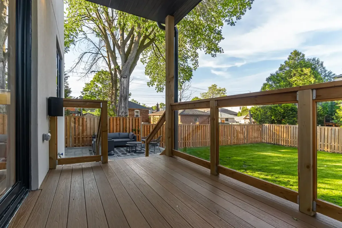 custom deck contractor services in Toronto,  Roncesvales, High Park and Etobicoke by Build 4 Outdoors