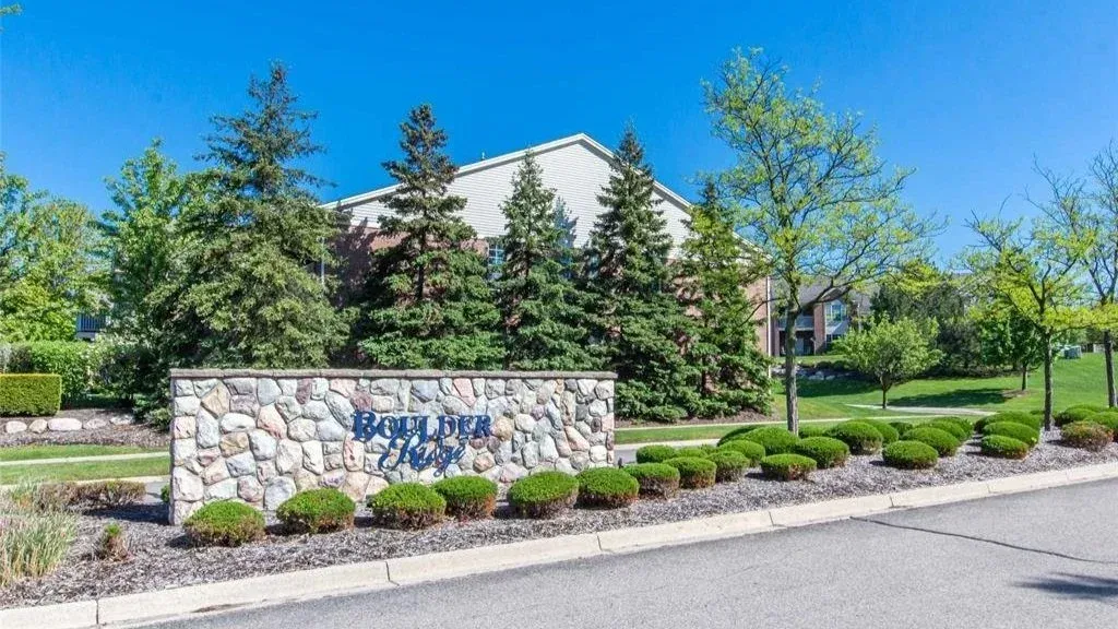 Boulder Ridge luxury condominiums community in Metro Detroit Michigan