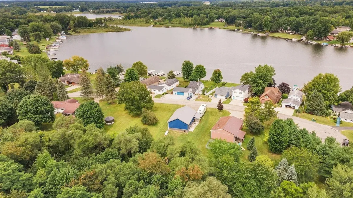Neighborhood Spotlight: Olcott Lake Farm