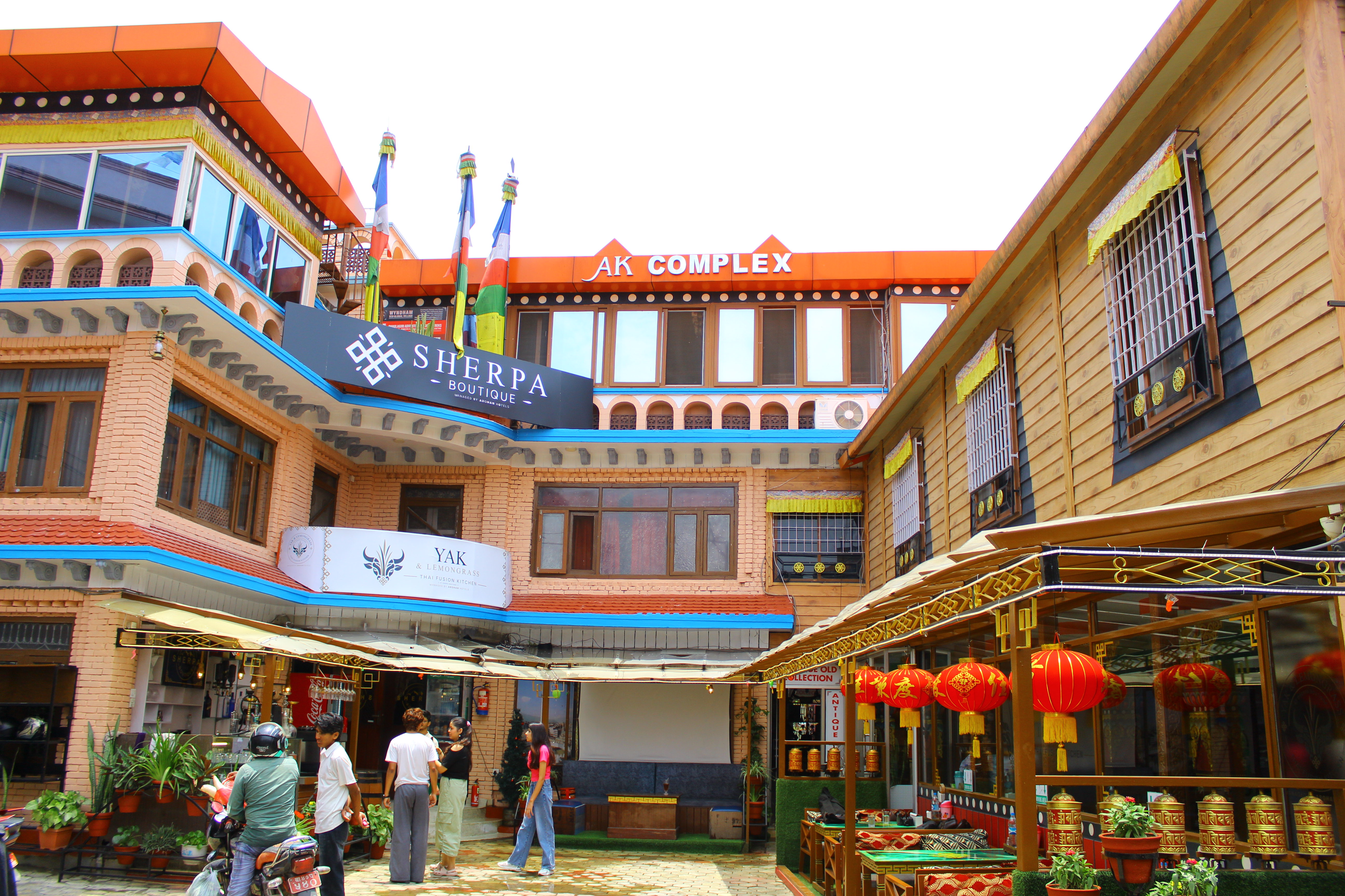 Arohan Hotels locaed at boudha, chuchhepati, familly retaurant and best for stay 