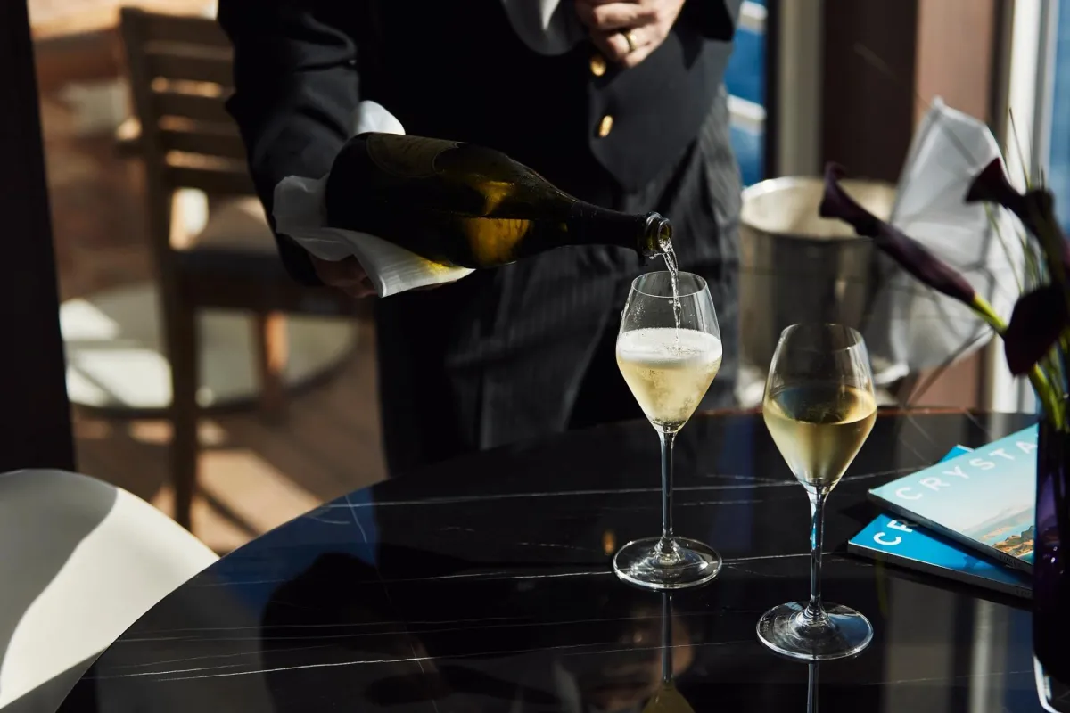 Oceania Cruise - couple having cocktails in one of the bars - luxury sassy cruises 