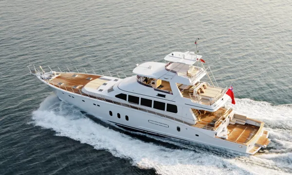 Sail the Arabian Gulf in a Private Yacht Charter an exclusive luxury yacht in Dubai or Doha and toast the skyline with a chilled glass of champagne.