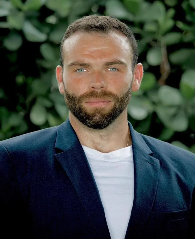 headshot photo of rory clarke, a hedgestone business broker