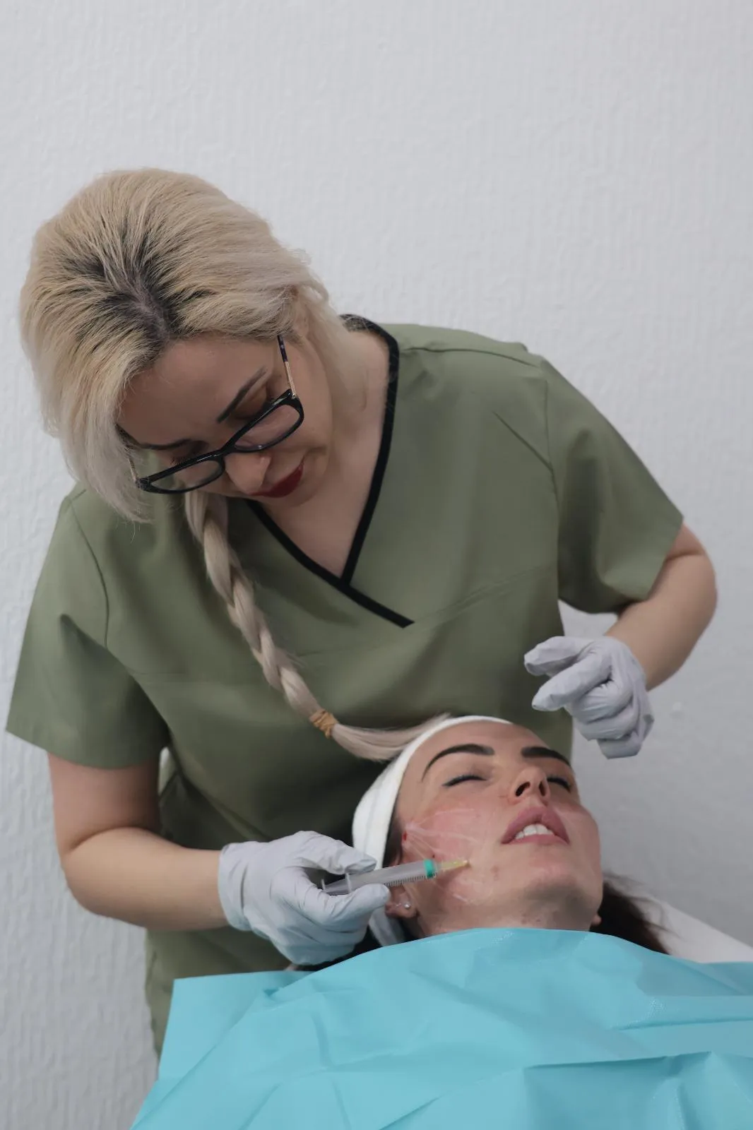 Aesthetic practitioner performing advanced regenerative treatment
