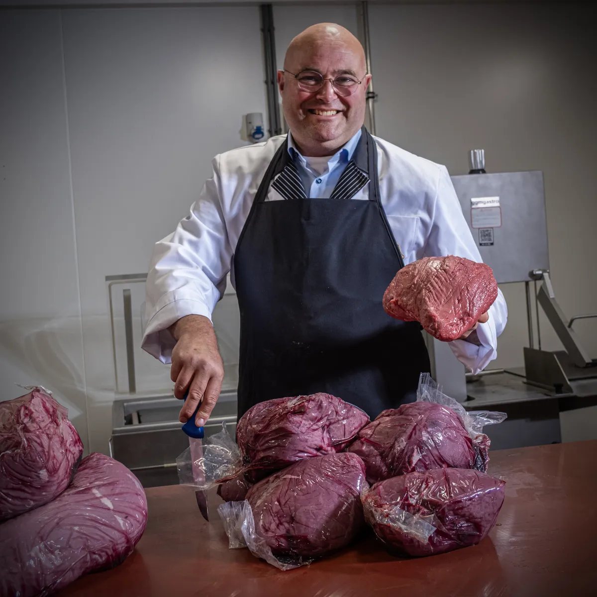 Rob van Chateau Horeca portioneert met precisie restaurantkwaliteit rundvlees