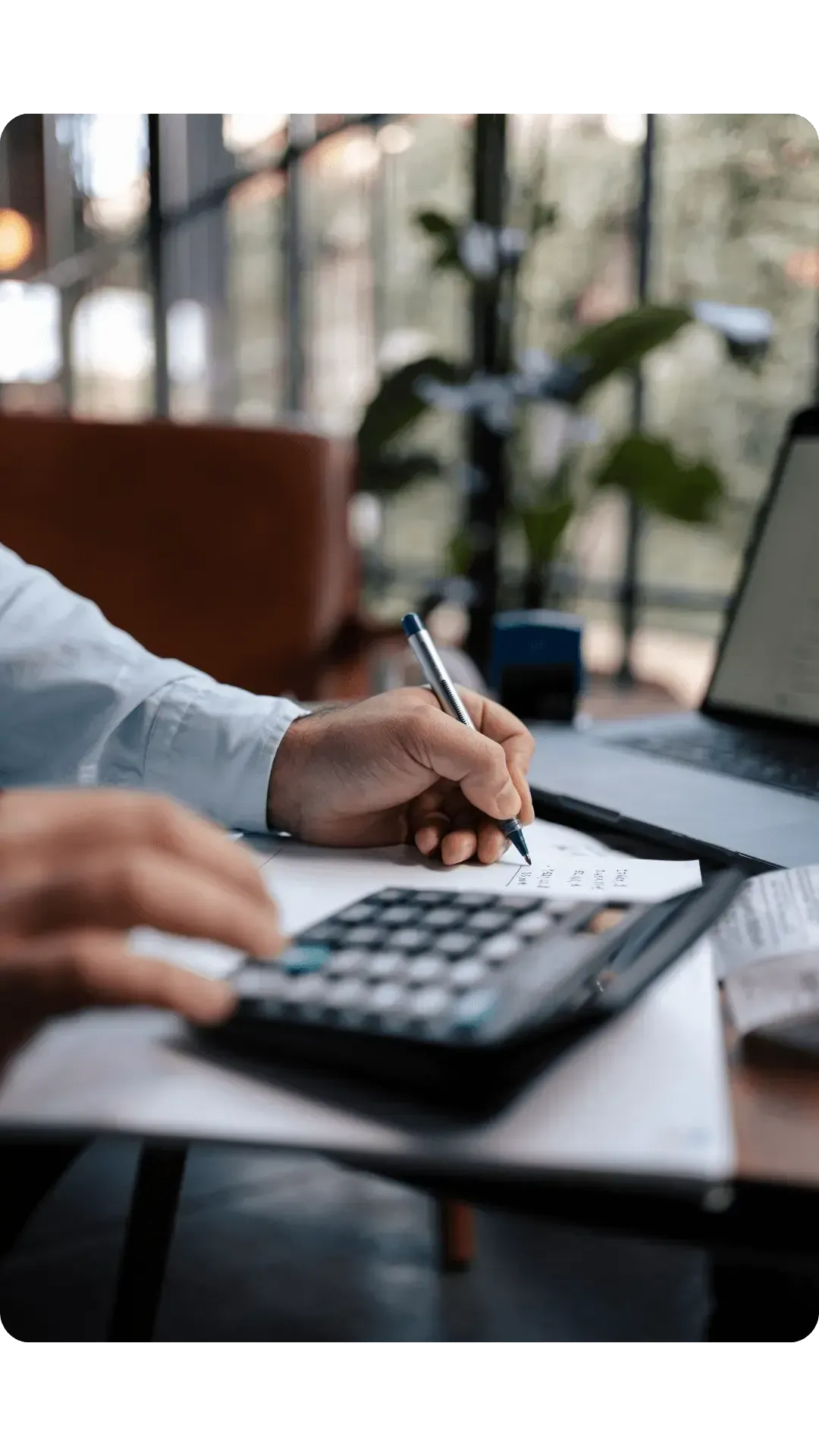 accounting picture - men calculating
