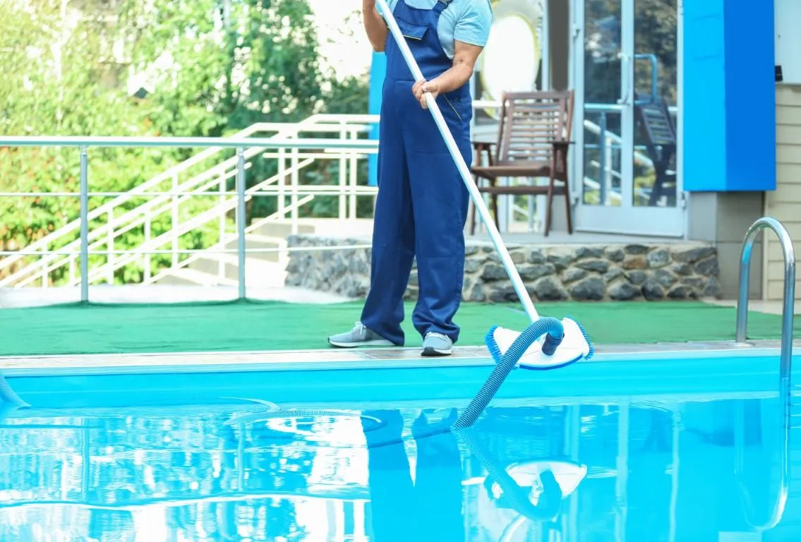 pool cleaning, Hamilton ON