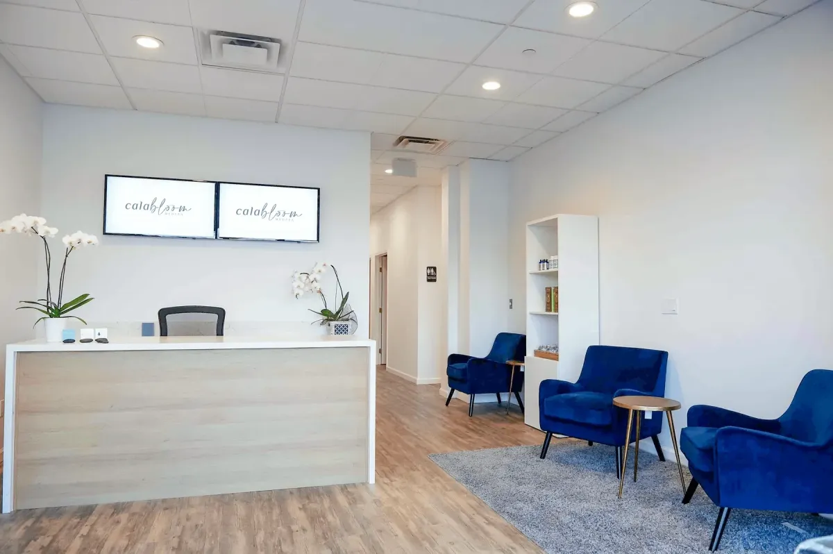 The image shows the entrance to a university clinic.