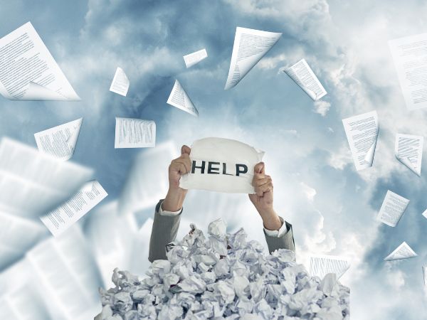 Analytics screenshot of revenue dashboard highlighting $600k with magenta annotations and teal callouts on pale pink background