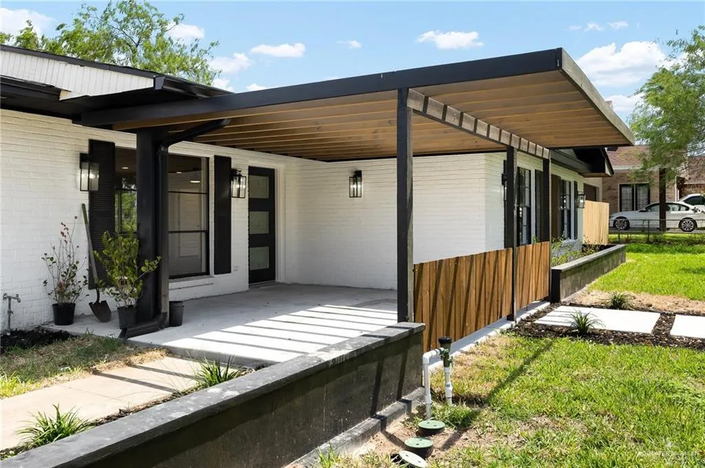 Edinburg Concrete builds and installs Patio