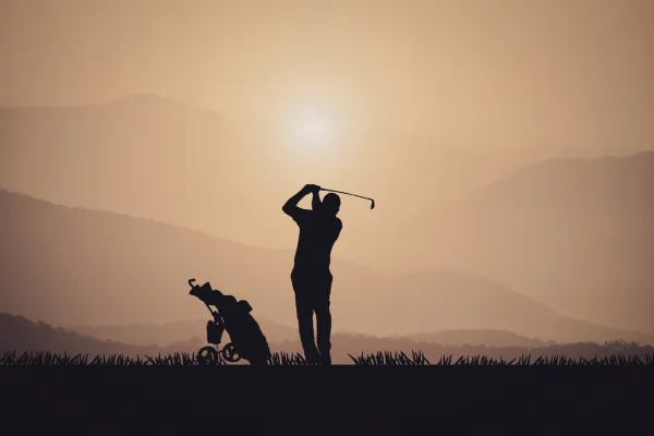 Golfer mid-swing showing the rotational core engagement