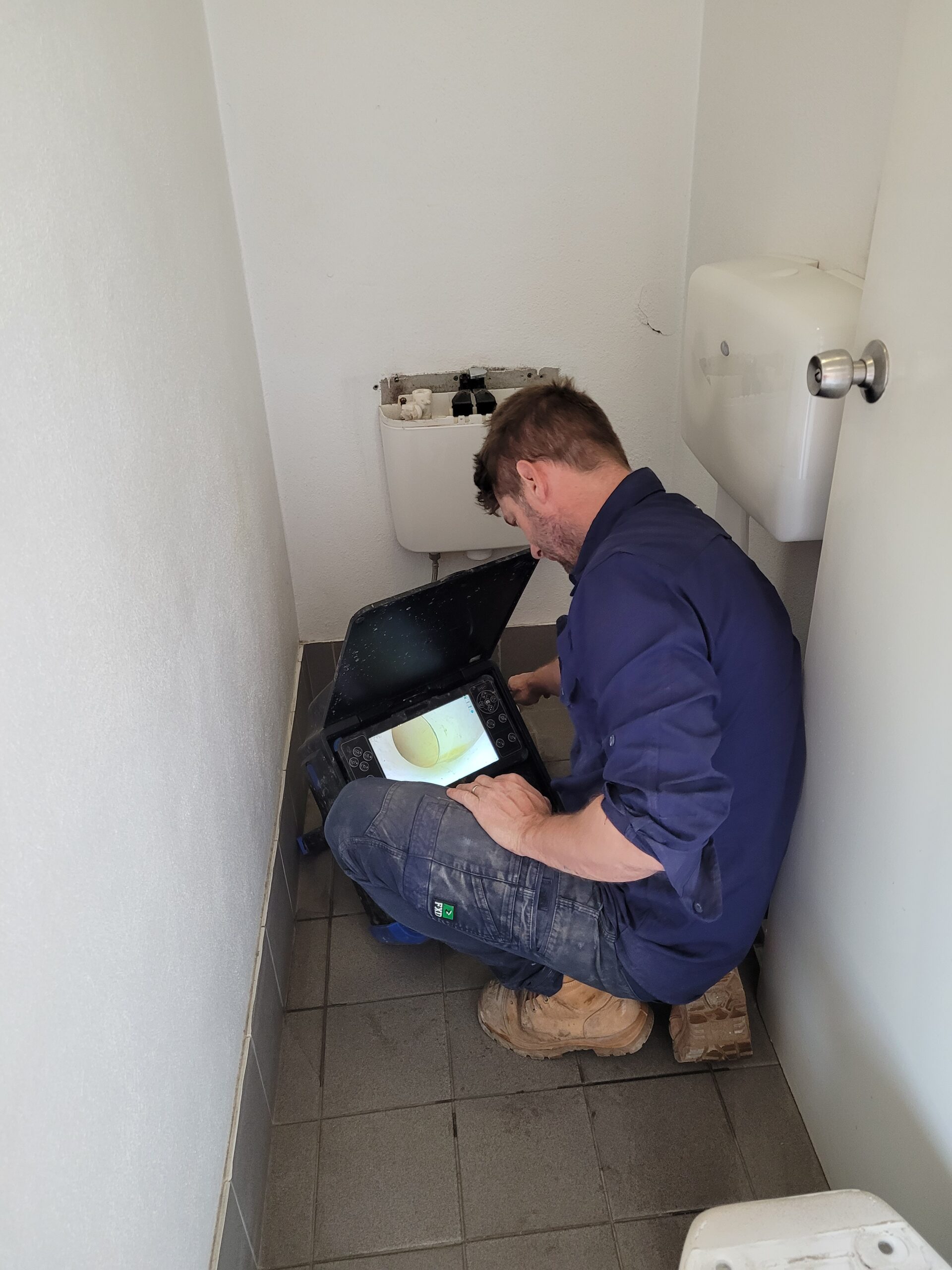 Owner of MSV Plumbing Services doing a CCTV drain inspection to ind the blockage and clear the drain.